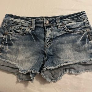 Silver Jeans Co shorts Aiko Mid Short 
Size W29/L3